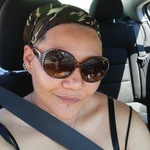 Meet your Posher, Beeky